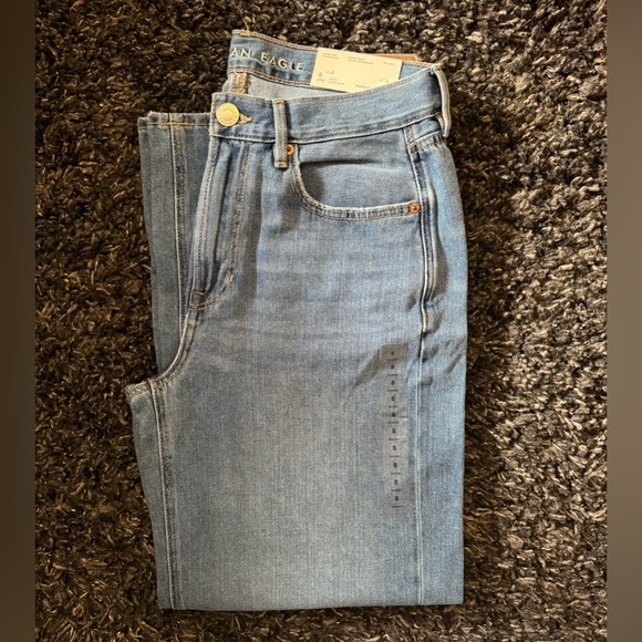 AE Size 8. High-rise Short Length Baggy Jean. - Picture 12 of 12